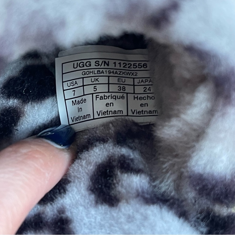 Ugg Fluffita Panther Print . Size 7 - image 3